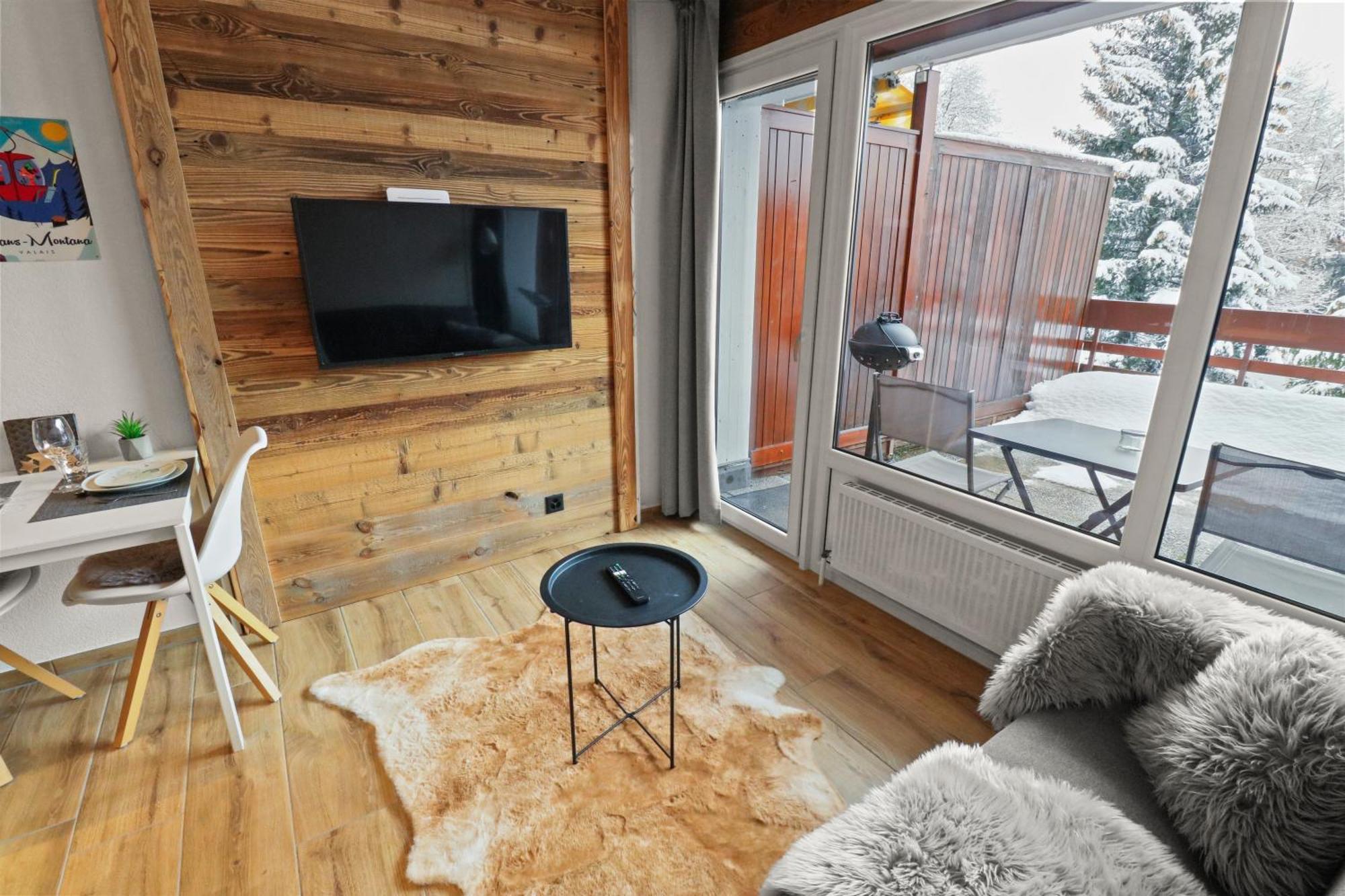 Joli Studio Avec Parking Gratuit Apartment Crans-Montana Bagian luar foto